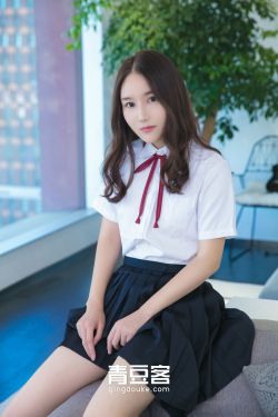 痴汉电车清纯制服女高中生bd